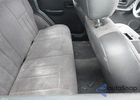 2000 Jeep Cherokee Classic z USA, uszkodzony, nr VIN 1J4FF58S2YL108331